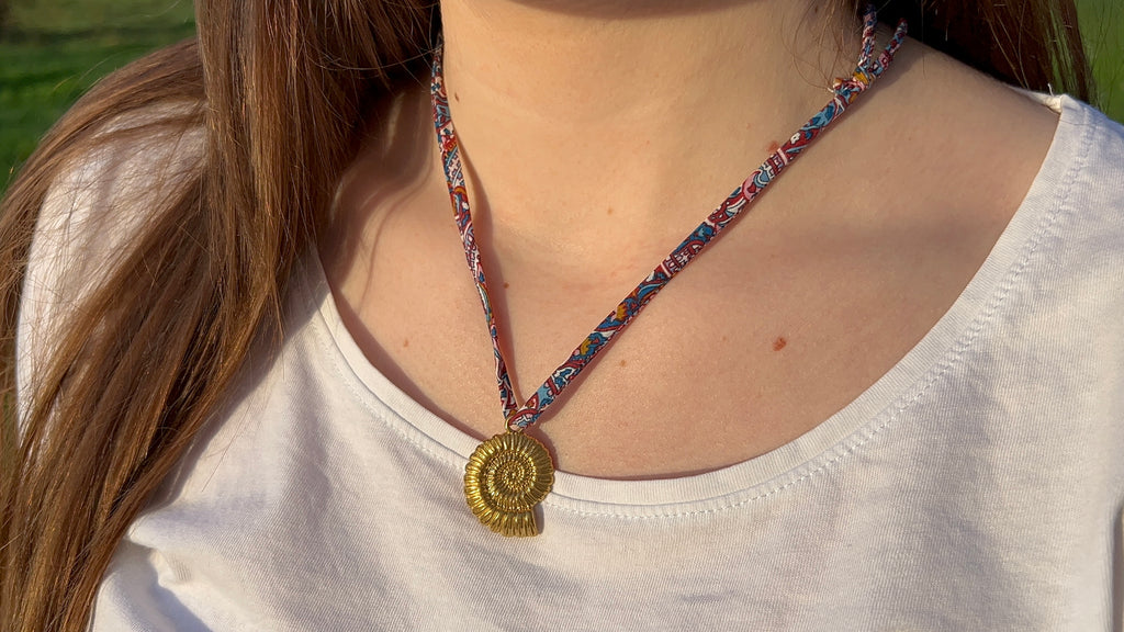 Collier Java
